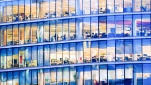 welche faktoren beeinflussen den wert einer gewerbeimmobilie